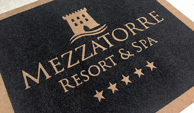 ZetaCarpet - Realizzazione di Zerbini Personalizzati per Hotel